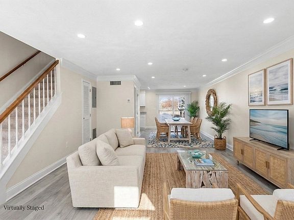 3rd image of 8 Captain Cook Ln #8