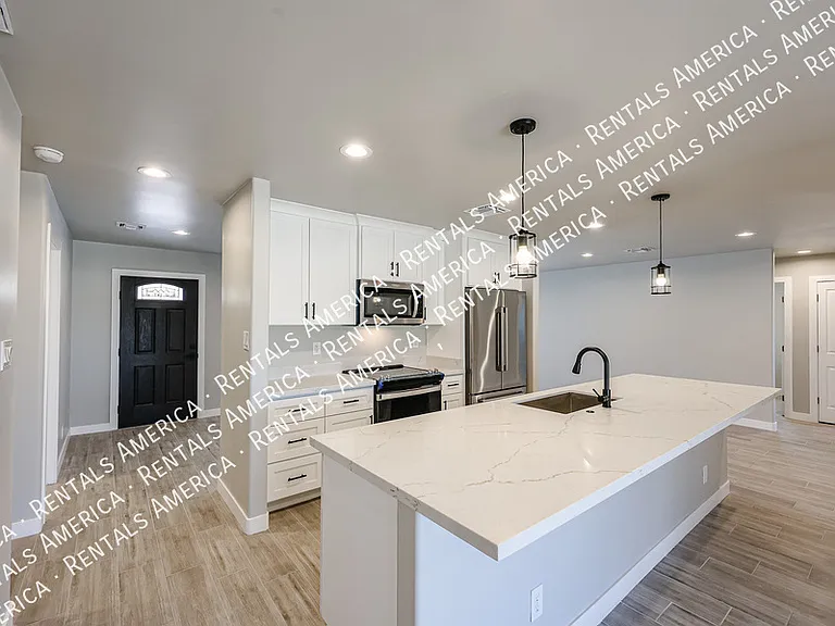 1704 E Pickrell Dr — Photo 13