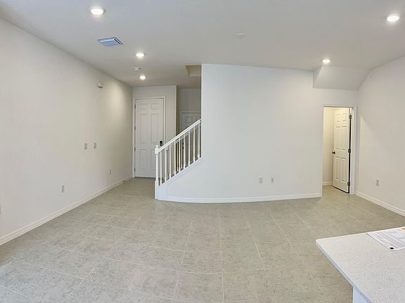 3rd image of 1239 Stockwell Ave
