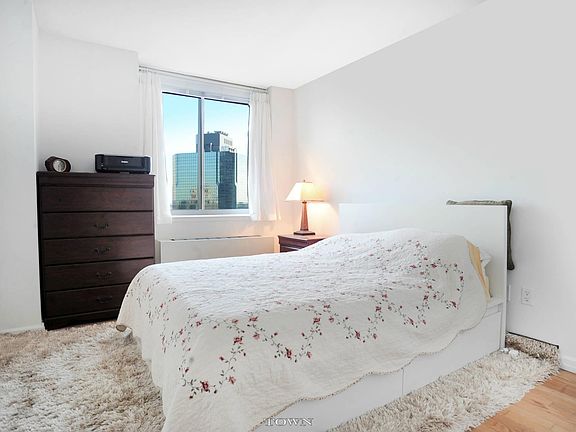 3rd image of 2 Gold St APT 4811