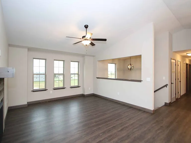300 Olyvia Dr — Photo 6