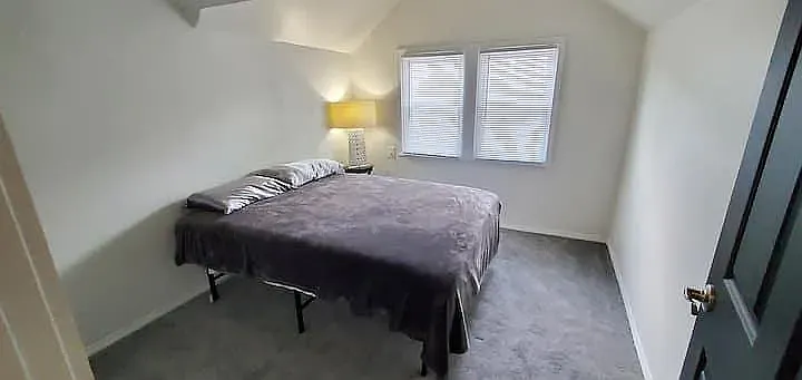 4 bed, 1254 sqft, $2,450 — Photo 4