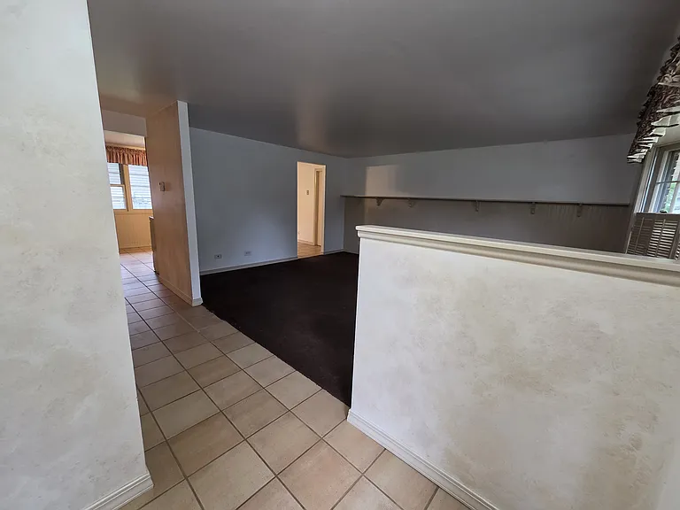 516 Bahama Ln — Photo 2