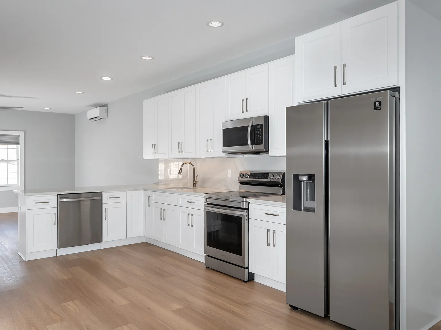Fairfield Townhouse At Valley Stream — Photo 4