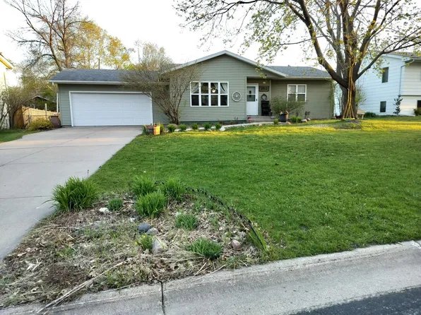 752 Lathrop Dr, Northfield, MN 55057