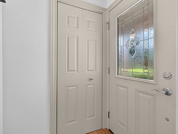4th image of 868 Bristol Dr