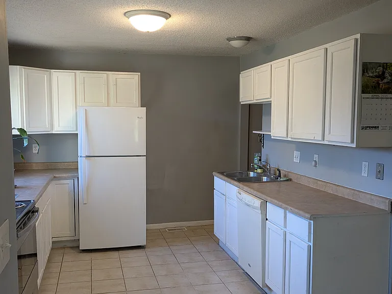 601 Broadway Ave — Photo 9