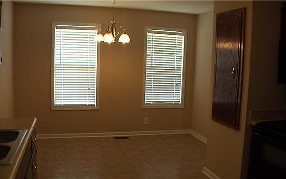3rd image of 2617 Marymont Dr
