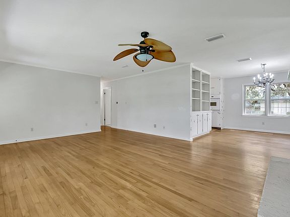 5th image of 4213 Woodcrest St