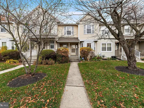 28 Stanwyck Ct, Robbinsville, NJ 08691