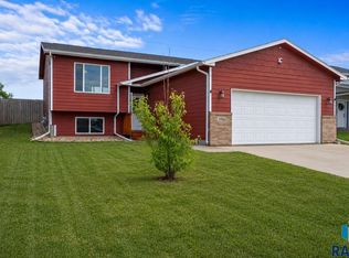3916 S Pisidian Ave, Sioux Falls, SD 57110
