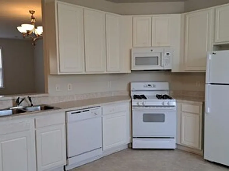4411 Log Cabin Dr — Photo 17