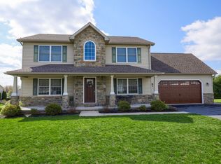 322 Lamp Post Ln, Etters, PA 17319