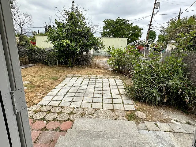6642 Vineland Ave — Photo 10