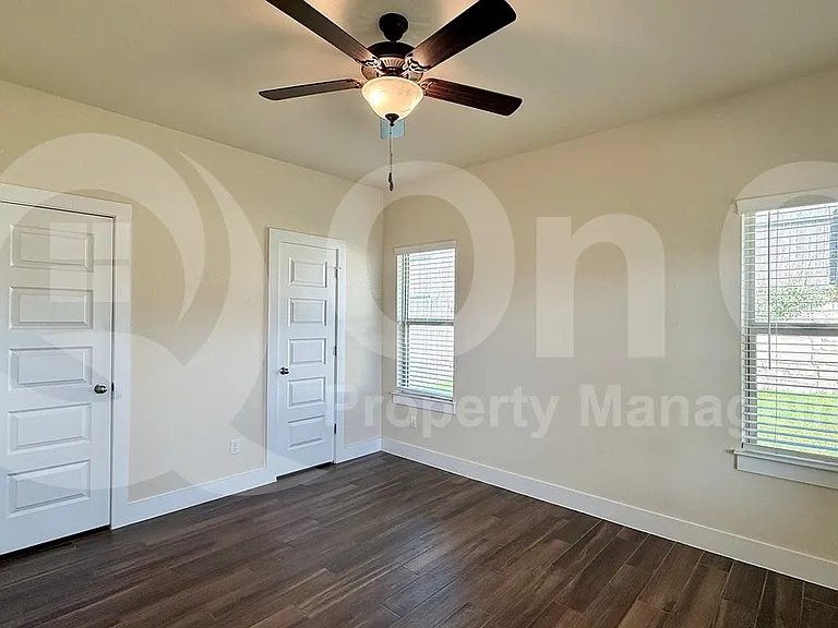 257 James Caird Dr — Photo 13