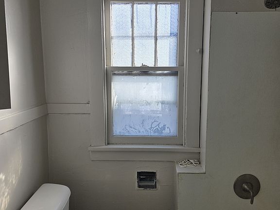 3rd image of 265 Lisbon Ave Floor 2