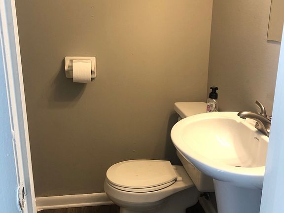 3rd image of 722 McPherson Dr