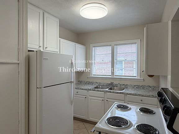 5th image of 2659 College St #4