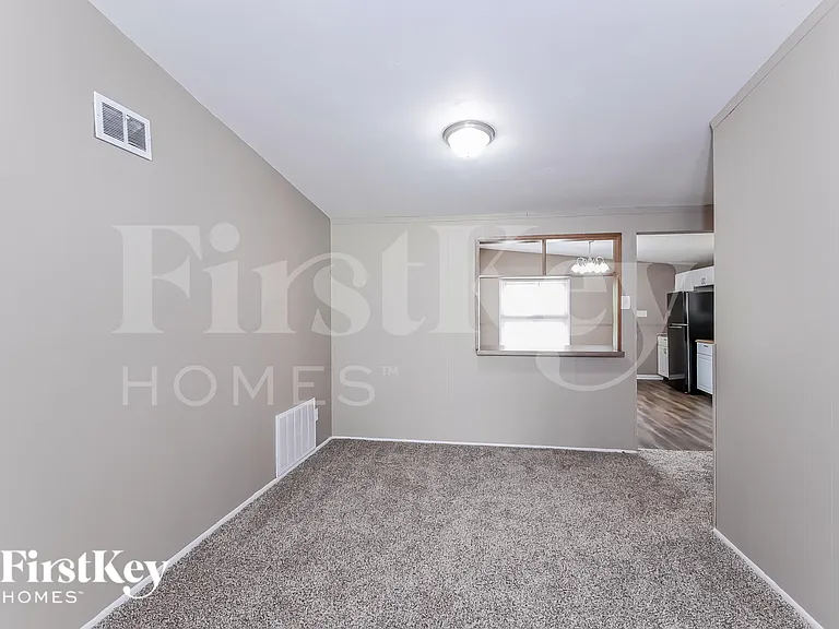 805 Robinwood Dr — Photo 6