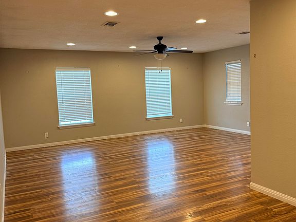 2nd image of 2830 Maple Ave