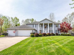 9761 Beechwood Dr, North Royalton, OH