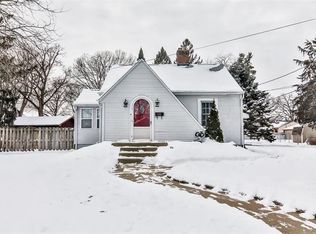 5710 East Dr, Loves Park, IL 61111