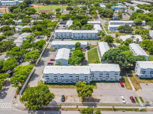 1990 NW 4th Ct APT 10, Miami, FL 33136