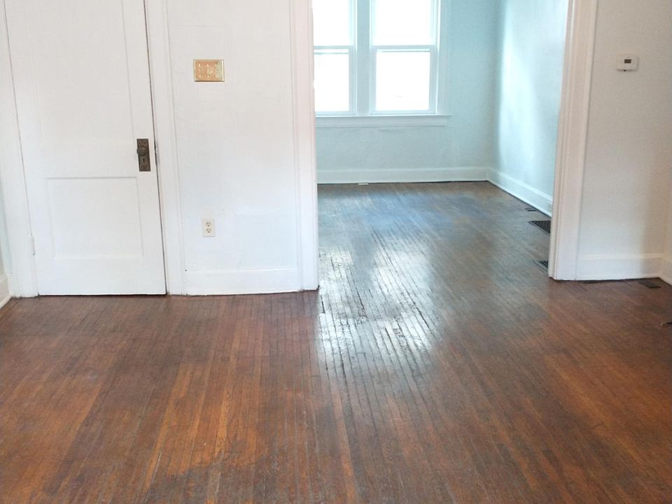 1st image of 402 E Lane Ave