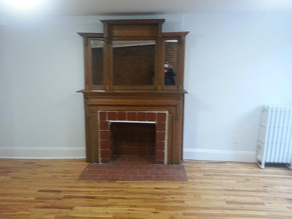 3rd image of 207 W 121st St APT 1