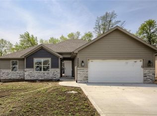 20075 W 221st St, Spring Hill, KS 66083