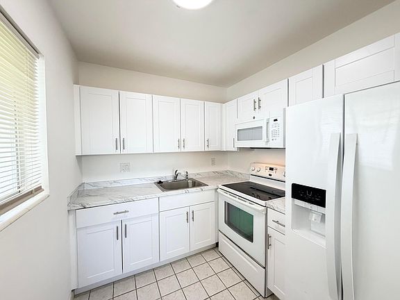 3rd image of 3402 Cynthia Lane #205