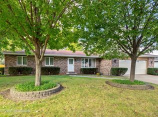 205 Arrowhead Dr, Minooka, IL 60447