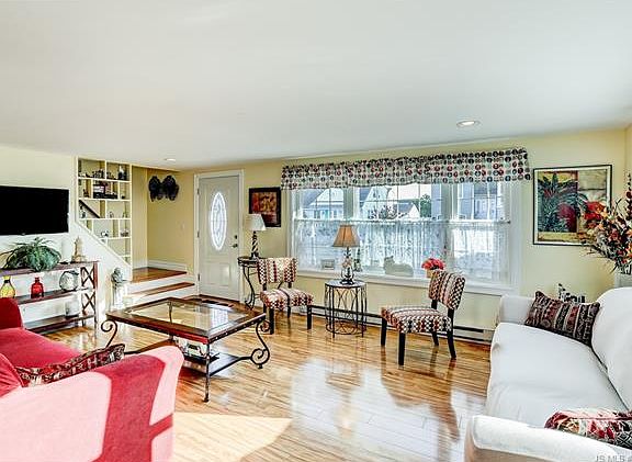4th image of 4 W Ramapo Ln