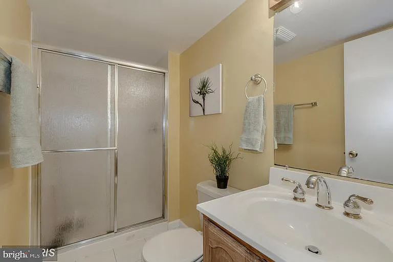 5820 Silchester St — Photo 12