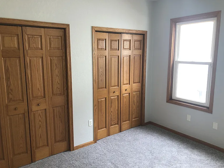 111 E Follett St — Photo 4