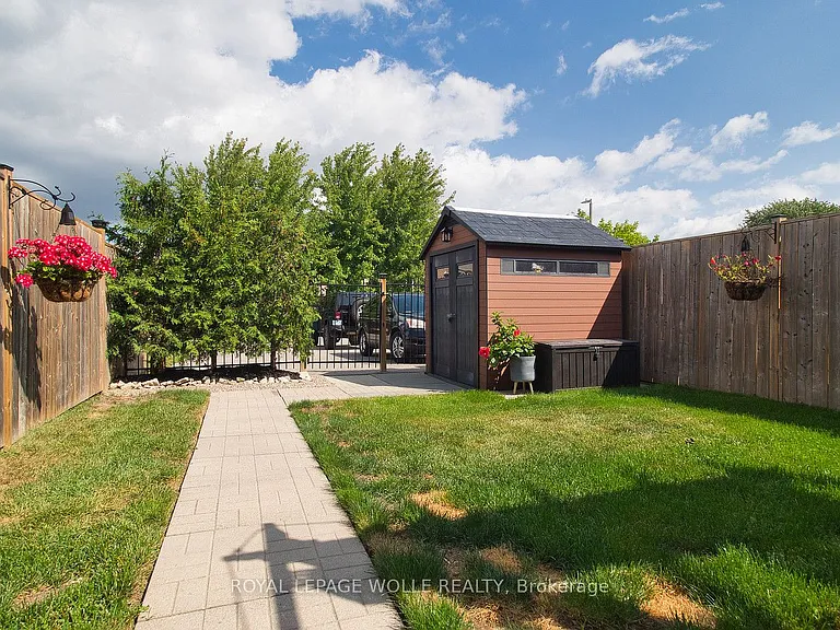 511 Victoria Rd N — Photo 43