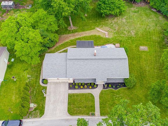 2nd image of 1221 Warren Dr