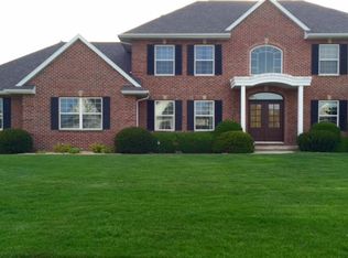 315 Phaeton Dr, Robins, IA 52328