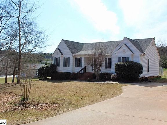 2nd image of 125 Ascot Dr
