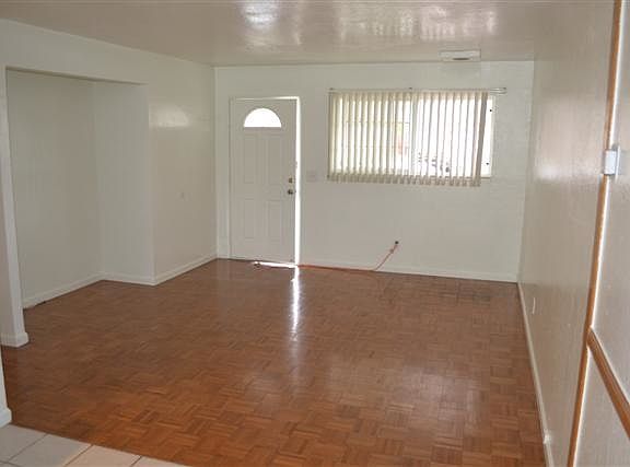 LIVING ROOM/ENTRY AREA