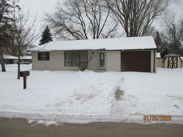 1503 Meadowbrook Dr, Mason City, IA 50401