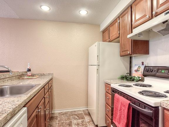 4th image of 29 150th Ave NE APT A