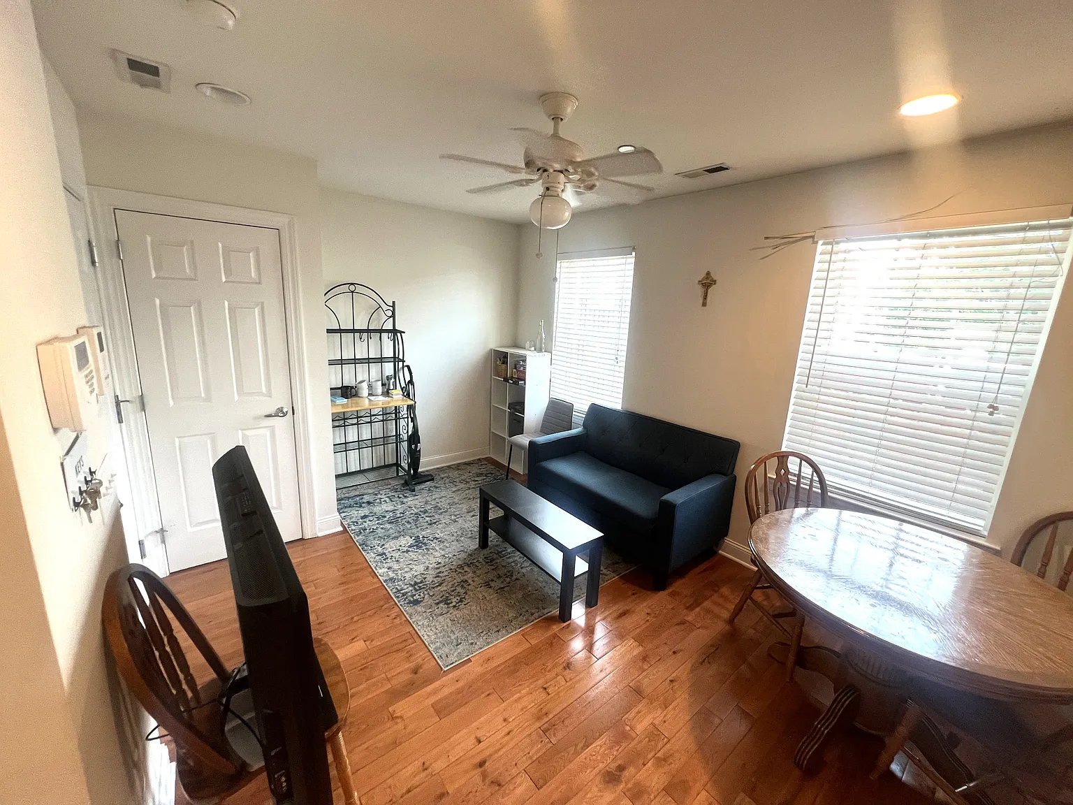 2 bed, 2475 sqft, $1,350 — Photo 1