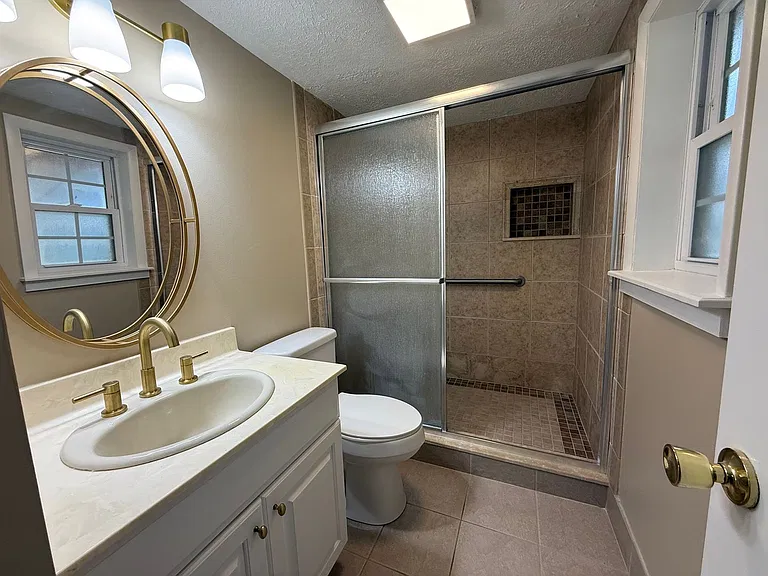 220 Brampton Rd — Photo 28