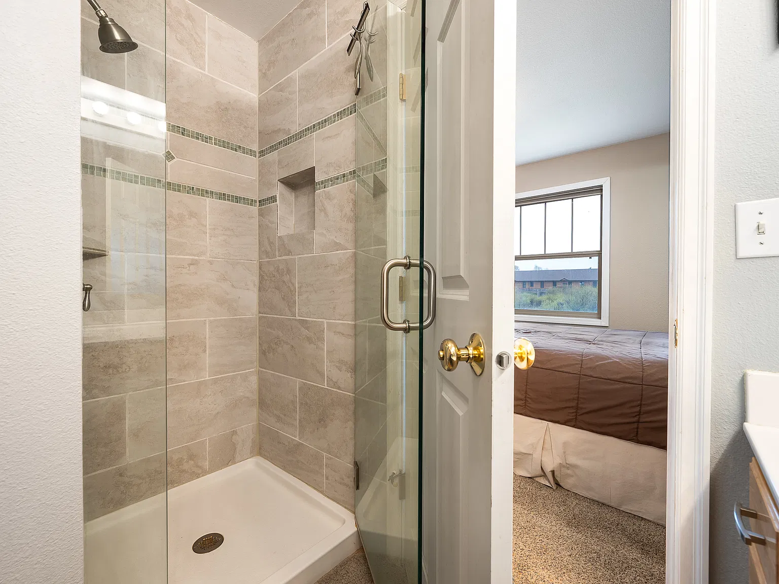 2 bed, 1038 sqft, $2,850 — Photo 4