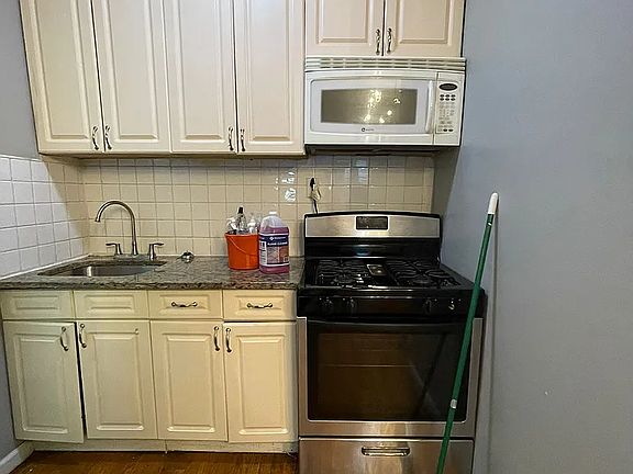 3rd image of 215 Lexington Ave #2F