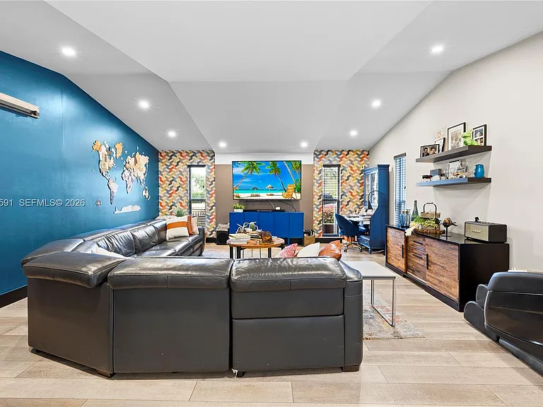 4470 SW 105th Ave — Photo 11