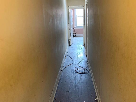 4th image of 2038 Kennedy Ave