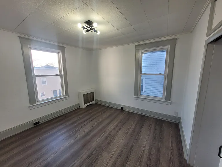 342 Long Ave — Photo 4
