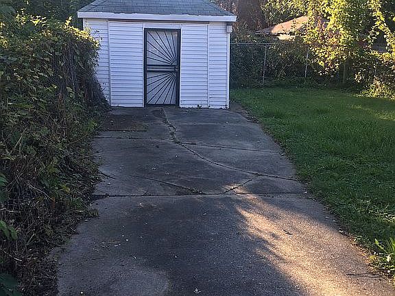 4th image of 11415 Sussex St